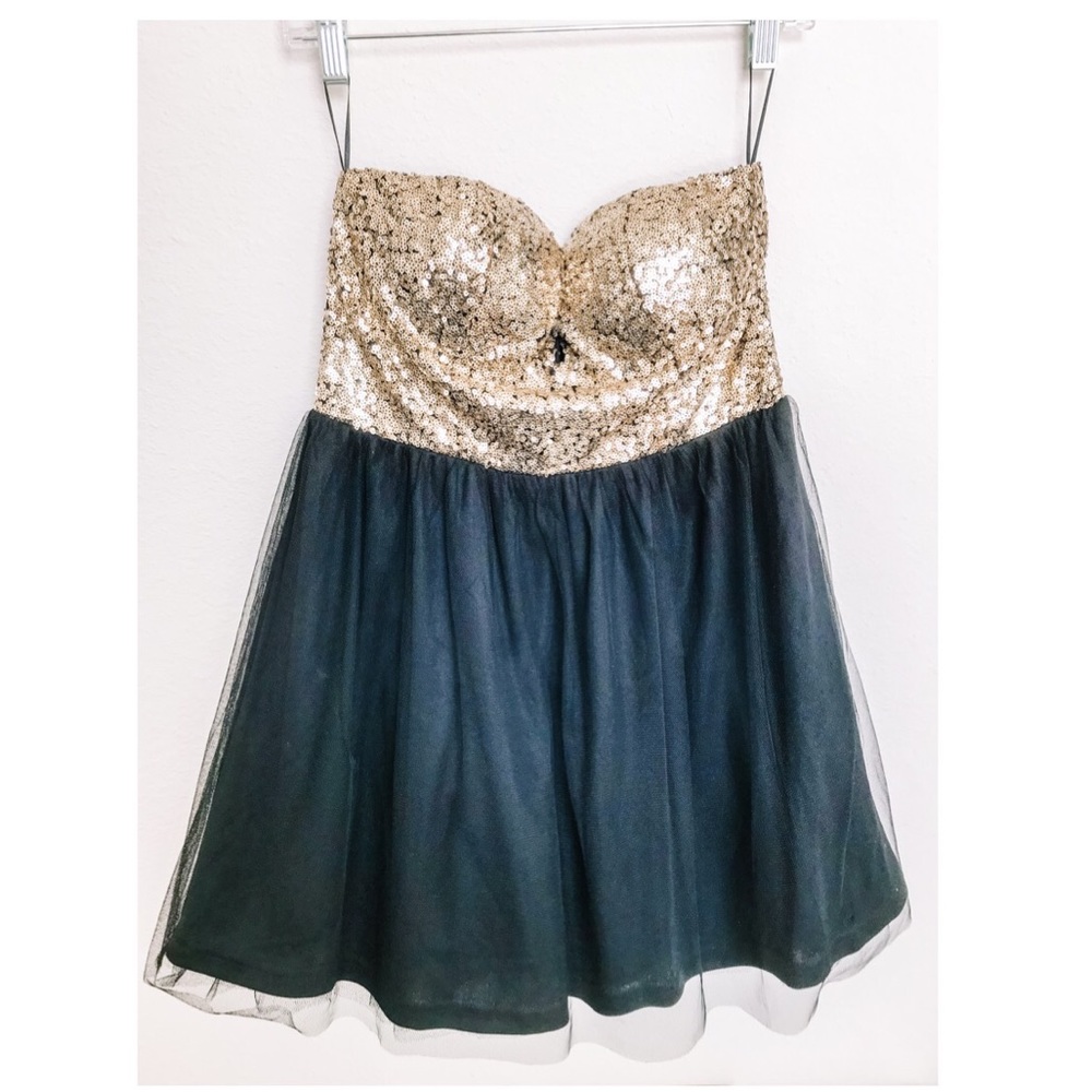 NWT Windsor Gold and Black Dress